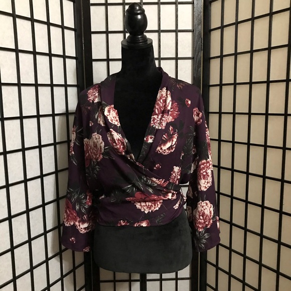 💜🌸Purple Floral Crossover Top🌸💜 - Picture 2 of 4